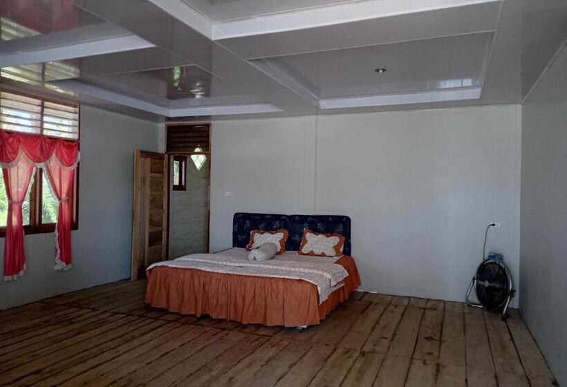 غرفة عائلية مطلّة علي البحر, Yohanes Guest House Sorake Surf Nias