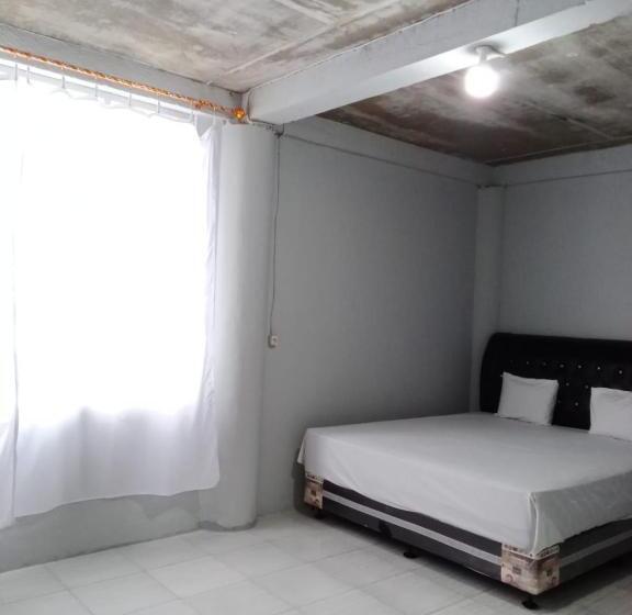 غرفة ديلوكس مطلّة علي البحر, Yohanes Guest House Sorake Surf Nias