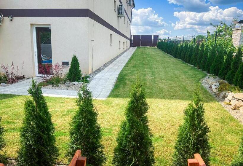 Семейный Номер, Rezidencia Podhájska