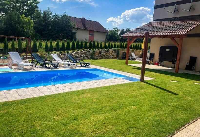 Семейный Номер, Rezidencia Podhájska