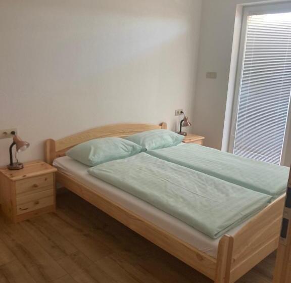 Апартаменты 1 Спальня, Rezidencia Podhájska