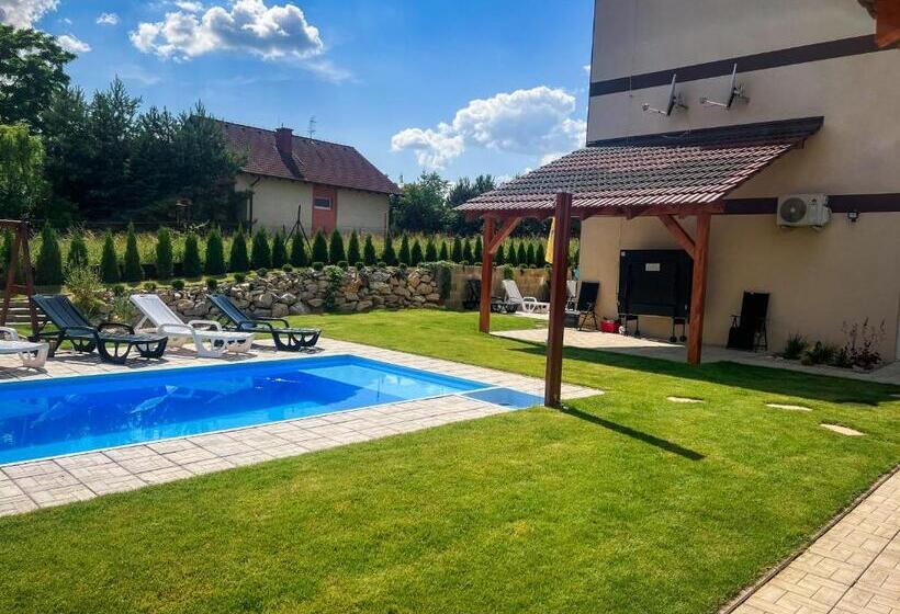 Семейный Номер, Rezidencia Podhájska