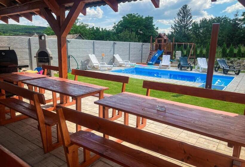 Семейный Номер, Rezidencia Podhájska