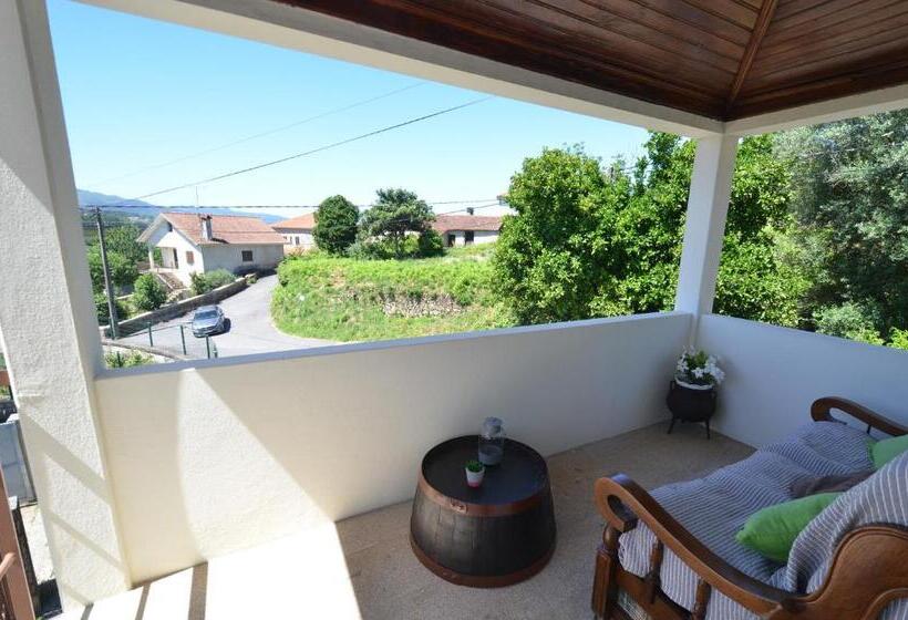 خانه 2 خوابه, Casa Da Avó