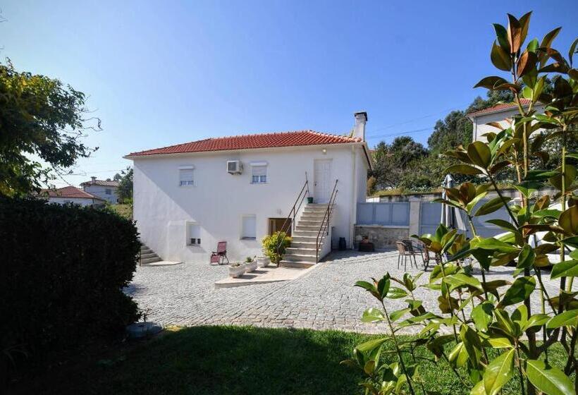 خانه 2 خوابه, Casa Da Avó