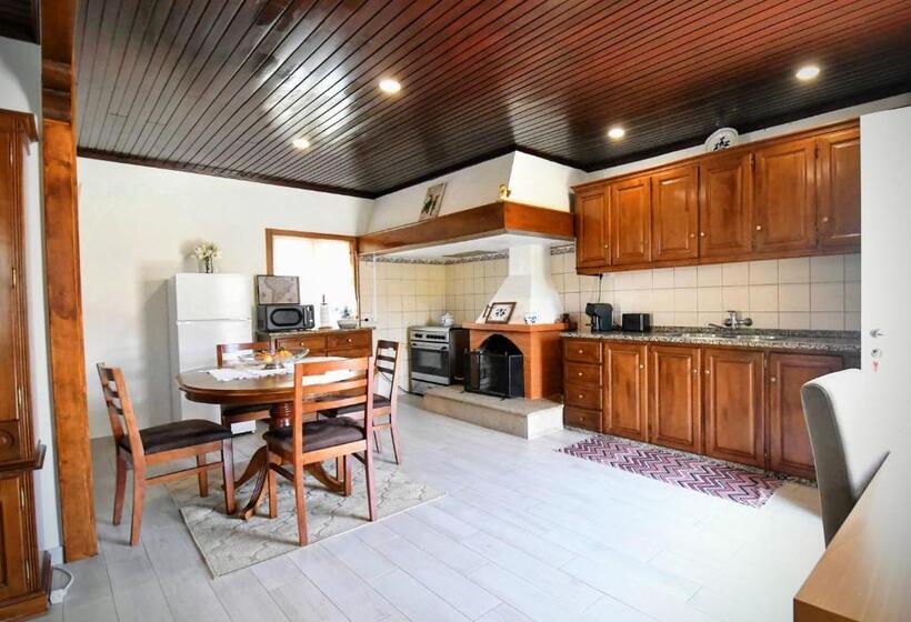 خانه 2 خوابه, Casa Da Avó