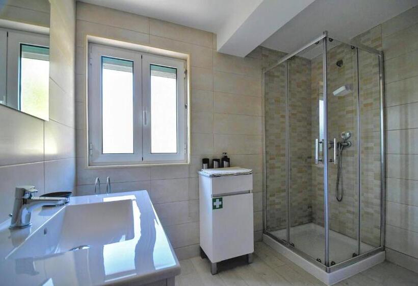 خانه 2 خوابه, Casa Da Avó