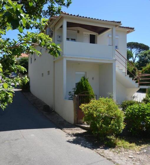 خانه 2 خوابه, Casa Da Avó