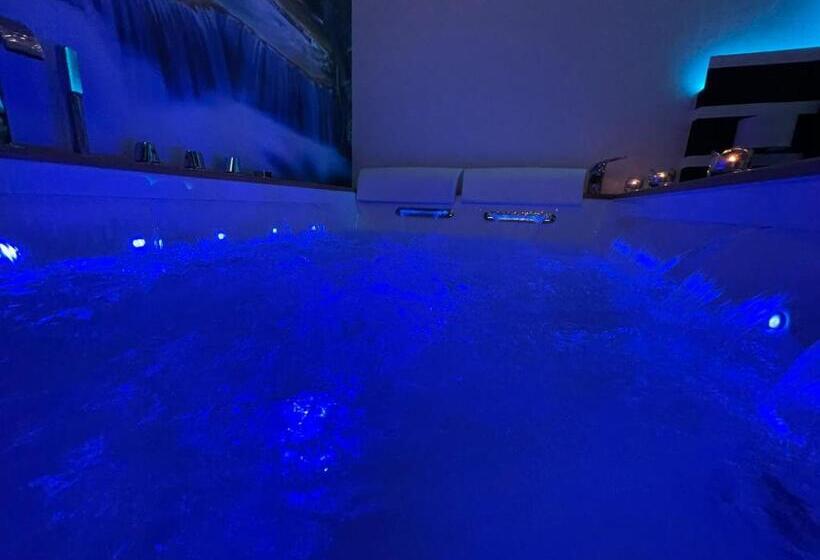 带按摩浴盆的套房, Suite Ciclopi Acitrezza