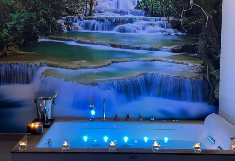 带按摩浴盆的套房, Suite Ciclopi Acitrezza