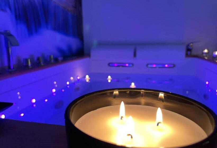 带按摩浴盆的套房, Suite Ciclopi Acitrezza