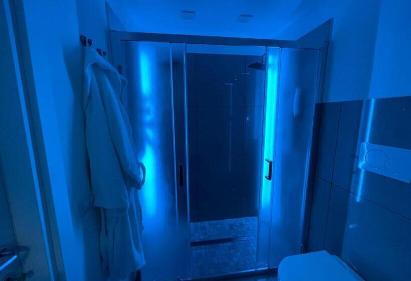 带按摩浴盆的套房, Suite Ciclopi Acitrezza