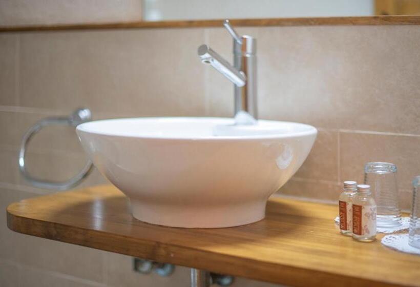 디럭스 룸, Cal Giral Ii