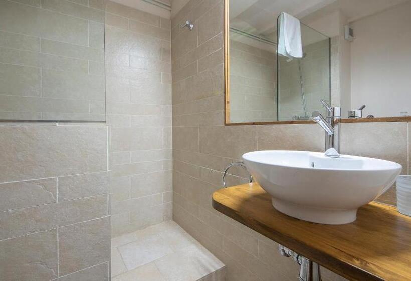 디럭스 룸, Cal Giral Ii