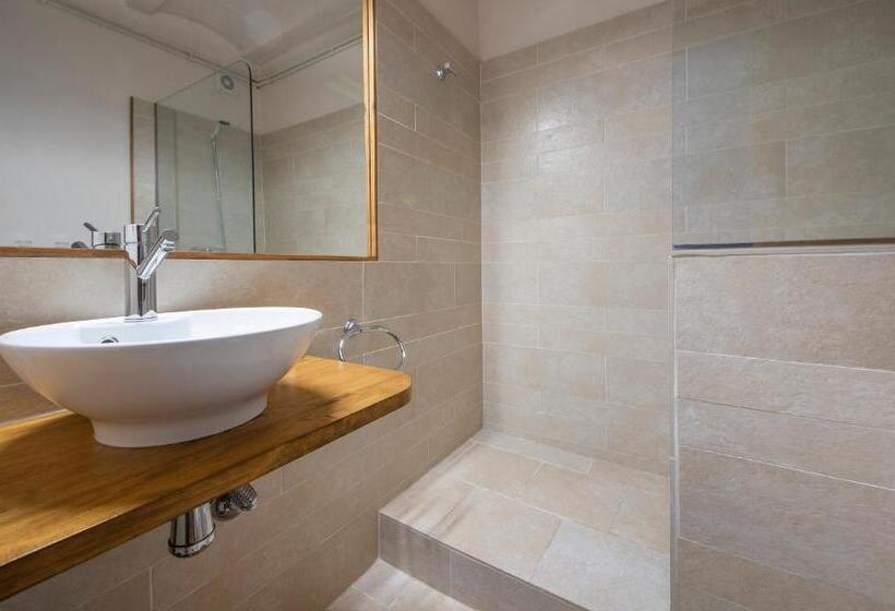 디럭스 룸, Cal Giral Ii