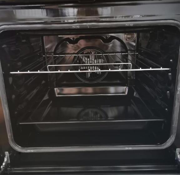 带1个卧室的带阳台的公寓, Surrender Three Bedrooms