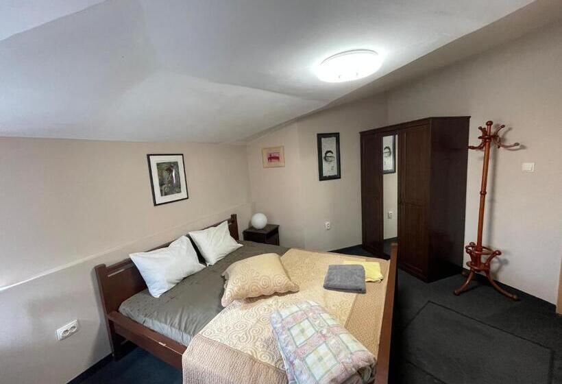 キングサイズベッドのスタンダードルーム, Club 2008