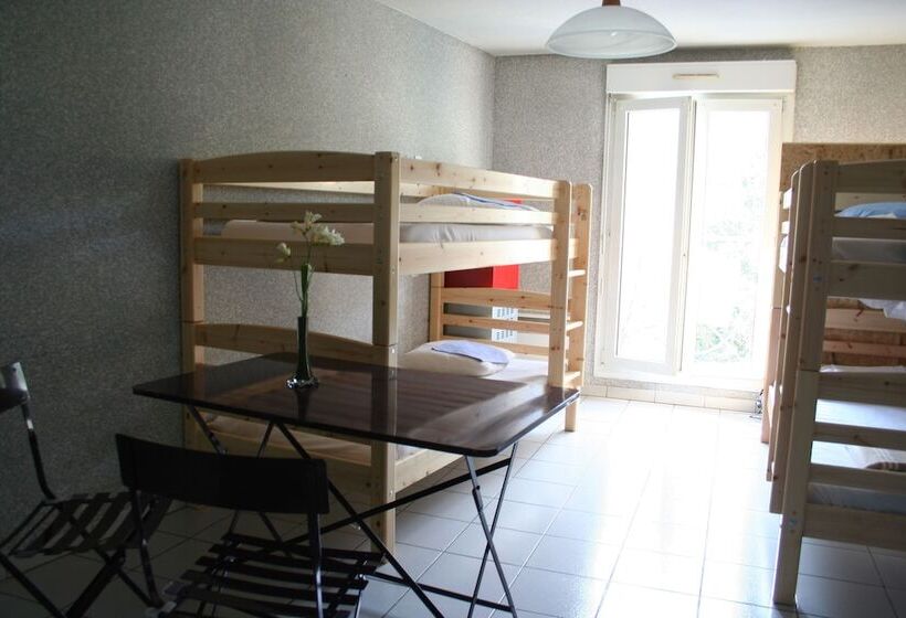 تختخواب در اتاق مشترک, La Petite Auberge De Saint Sernin