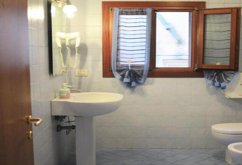 Standard Triple Room Shared Bathroom, Best Holidays Venice