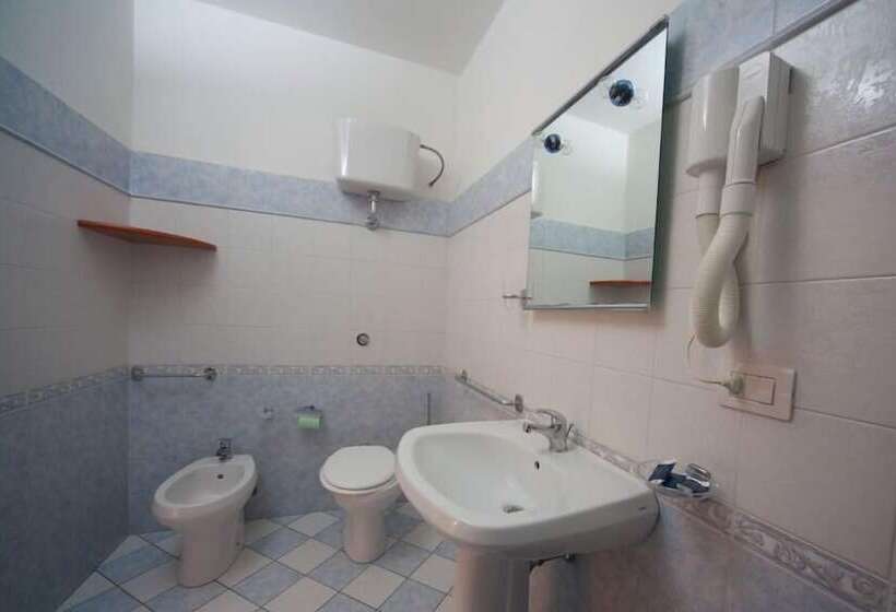 Номер Стандарт Трехместный, Su Ghindalu Guesthouse