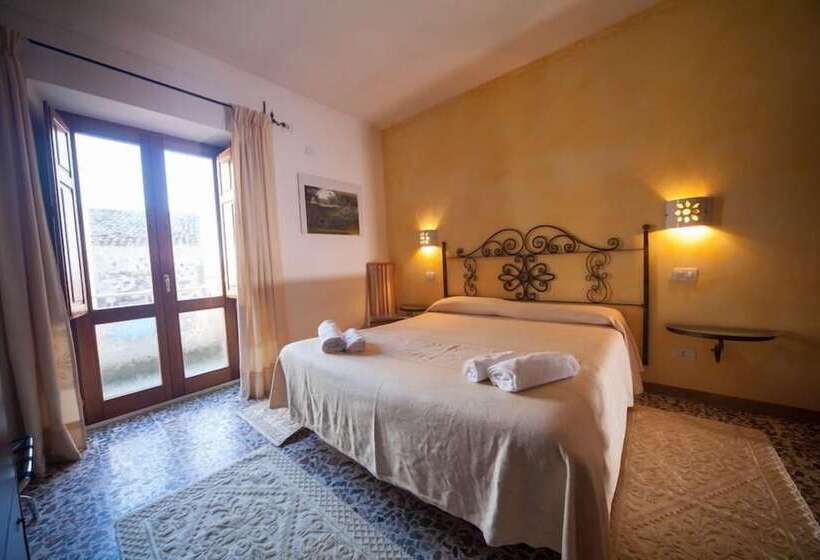 חדר סטנדרט לשלושה, Su Ghindalu Guesthouse