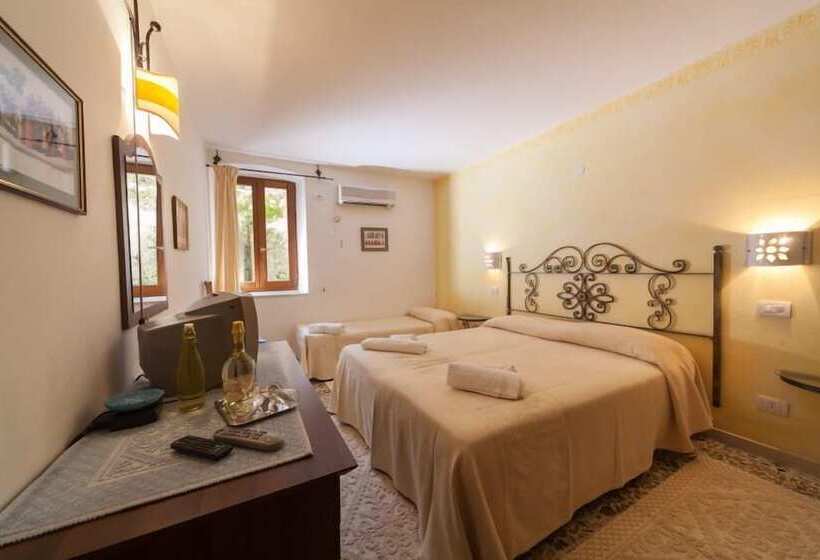 חדר סטנדרט לשלושה, Su Ghindalu Guesthouse