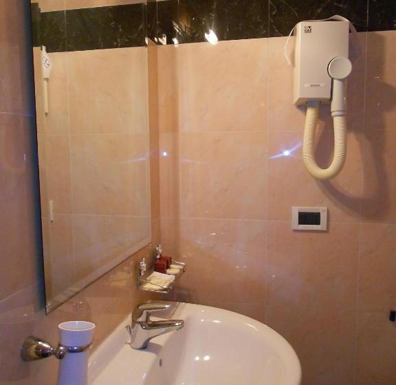 اتاق استاندارد, Al Teatro