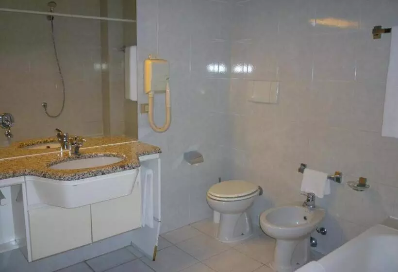 اتاق استاندارد سه نفره, Ascot