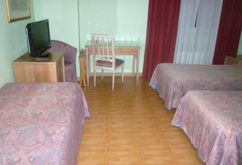 חדר סטנדרט לשלושה, Ascot