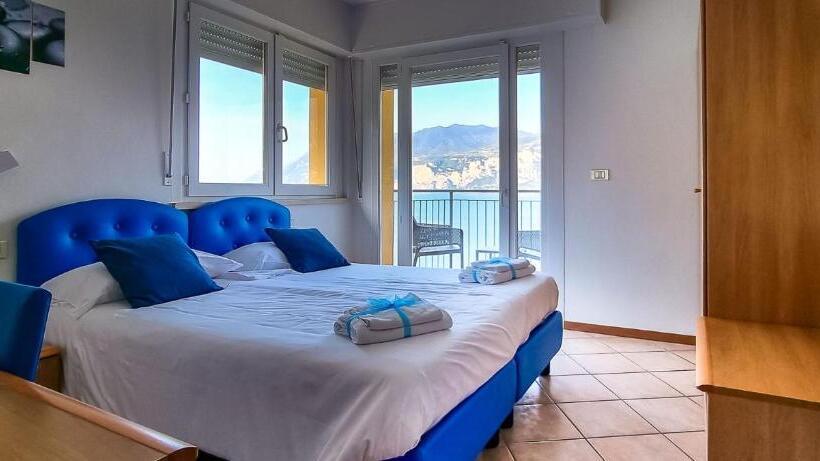 Номер Стандарт Вид на Озеро, Casa Marinella