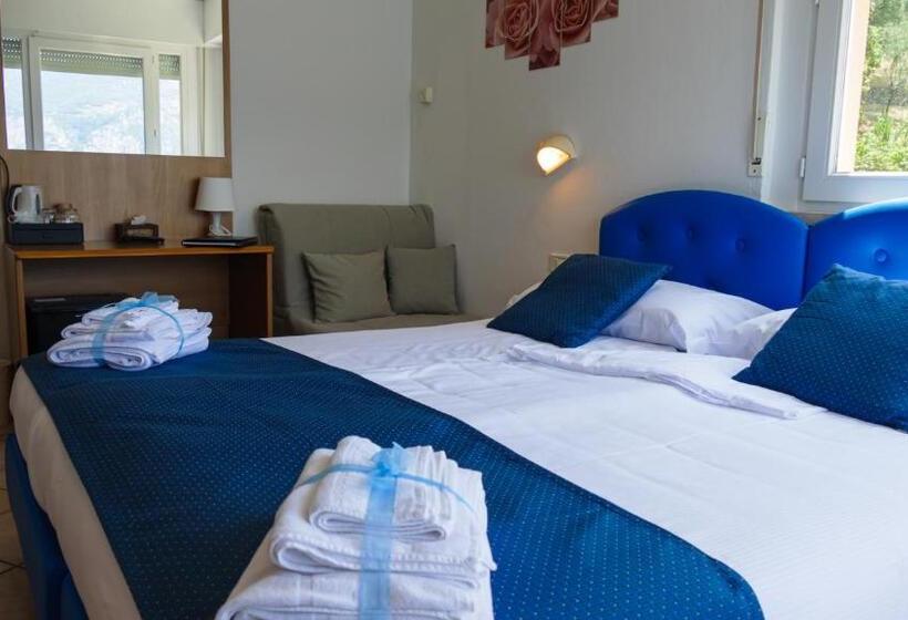 Номер Стандарт Вид на Озеро, Casa Marinella