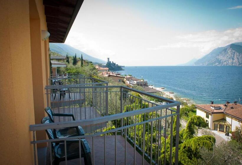 Номер Стандарт Вид на Озеро, Casa Marinella
