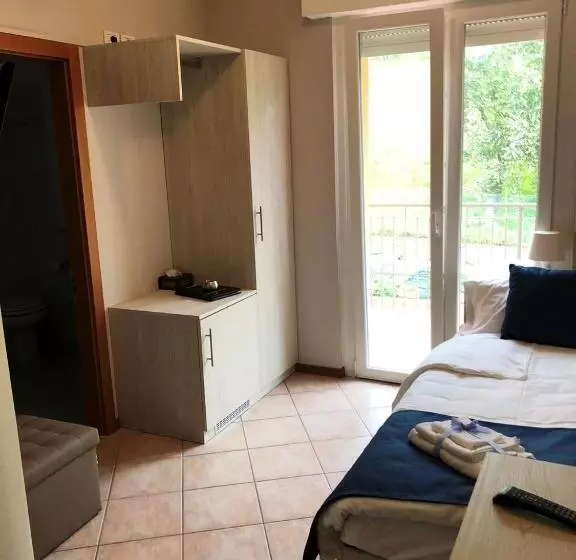 Standard Yhden Hengen Huone, Casa Marinella