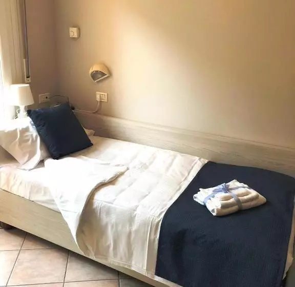 Standard Yhden Hengen Huone, Casa Marinella