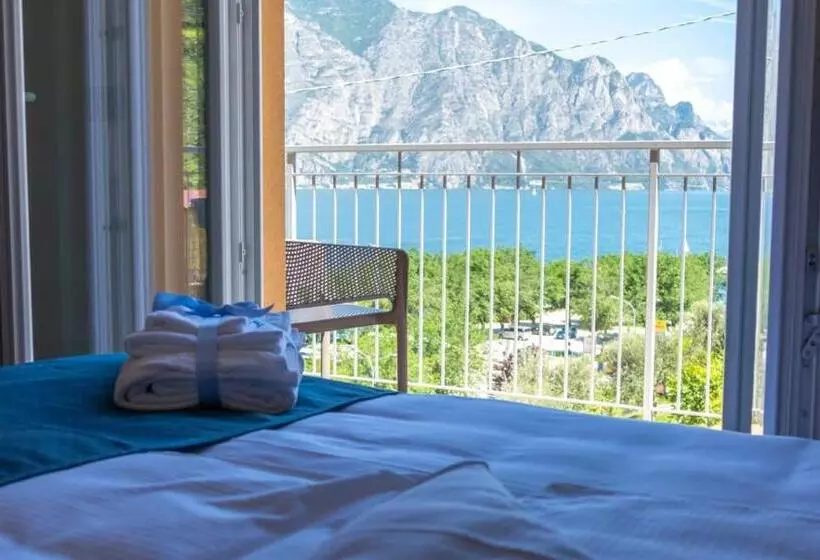 Superior-huone Allasnäkymä, Casa Marinella