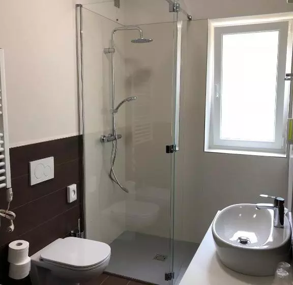Superior-huone Allasnäkymä, Casa Marinella