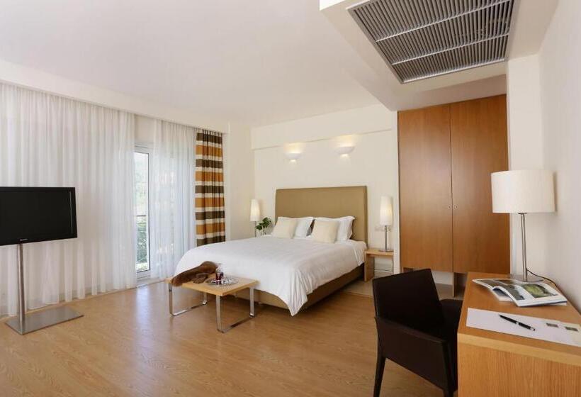 סוויטת ג'וניור נוף לגינה, Chloe Luxury