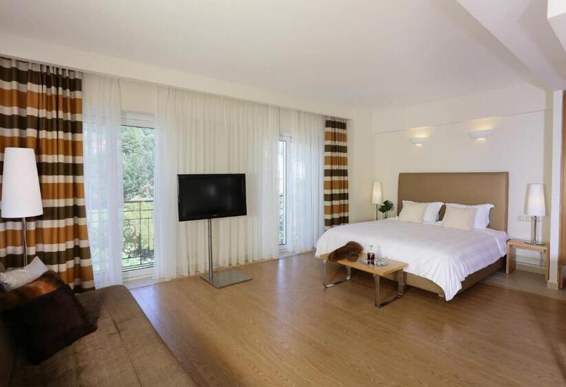 סוויטת ג'וניור נוף לגינה, Chloe Luxury