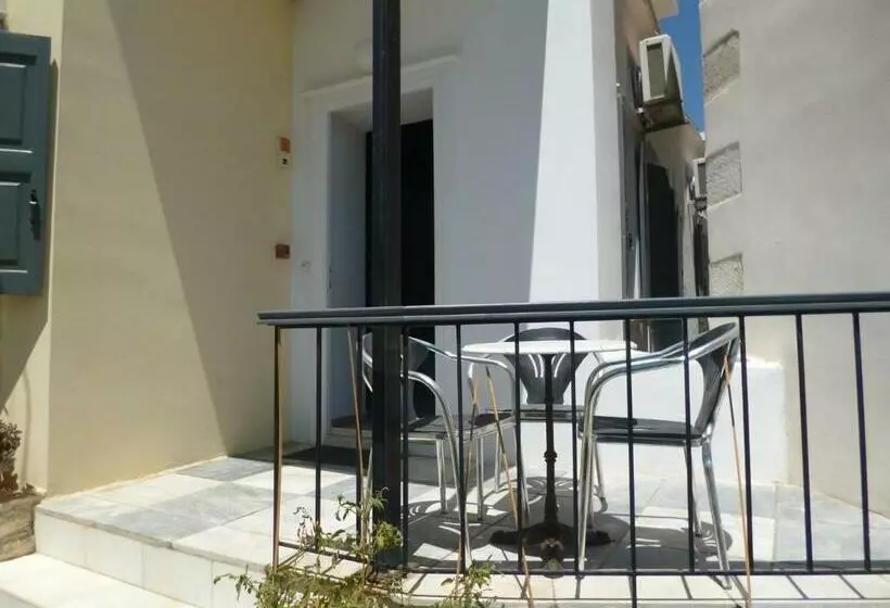آپارتمان 1 خوابه با چشم‌انداز جانبی دریا, Ethrion