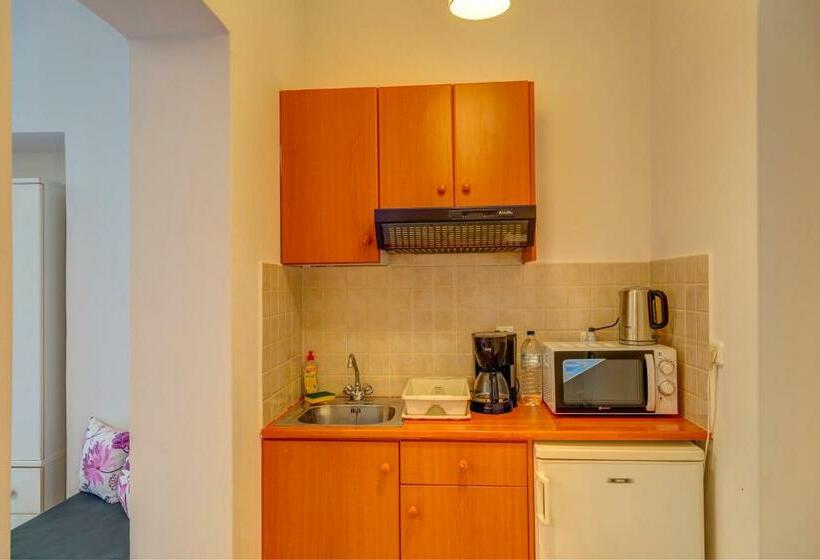 آپارتمان 1 خوابه با چشمانداز جانبی دریا, Ethrion