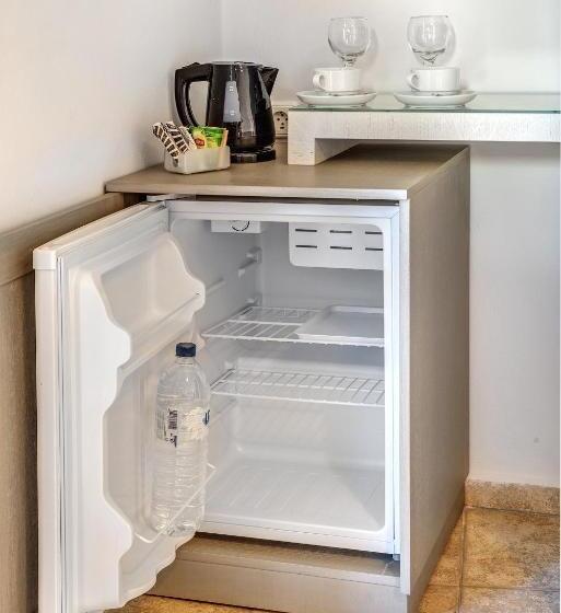 اتاق لوکس با بالکن و چشمانداز دریا, Ethrion