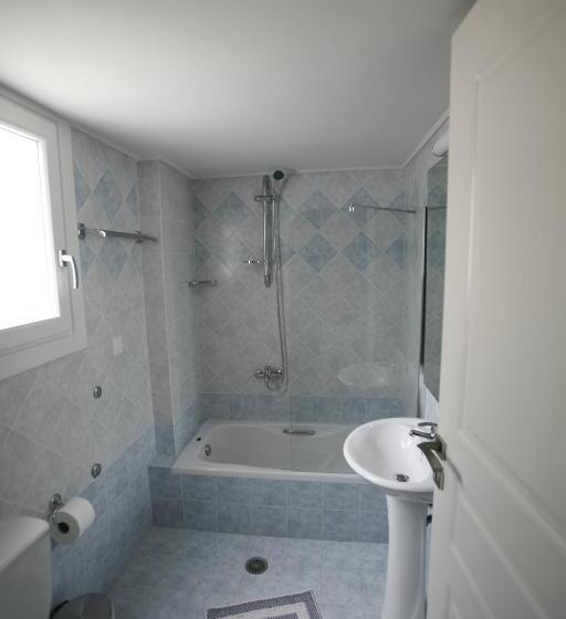 اتاق لوکس با بالکن و چشمانداز دریا, Ethrion