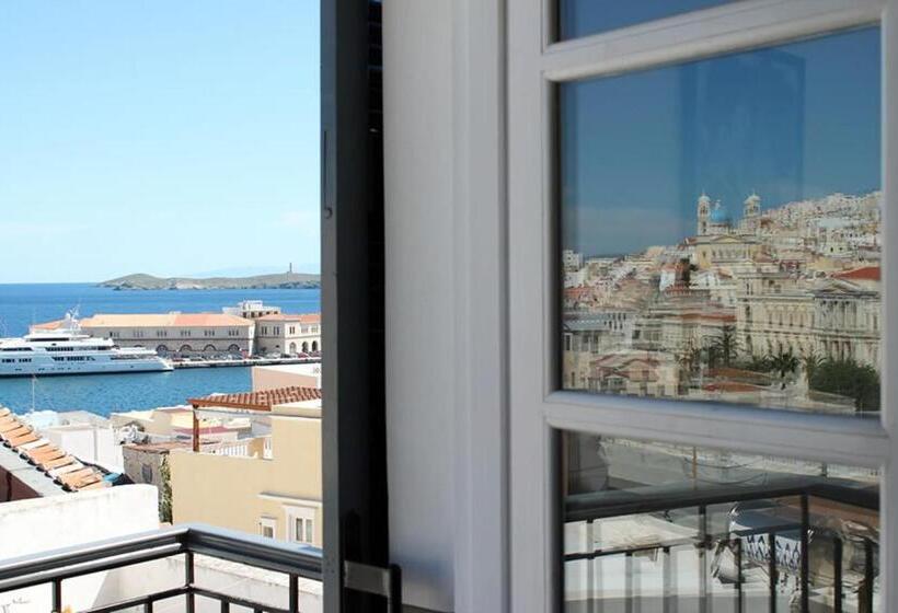 اتاق لوکس با بالکن و چشمانداز دریا, Ethrion