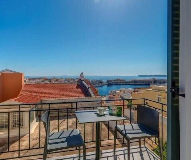 اتاق لوکس با بالکن و چشمانداز دریا, Ethrion