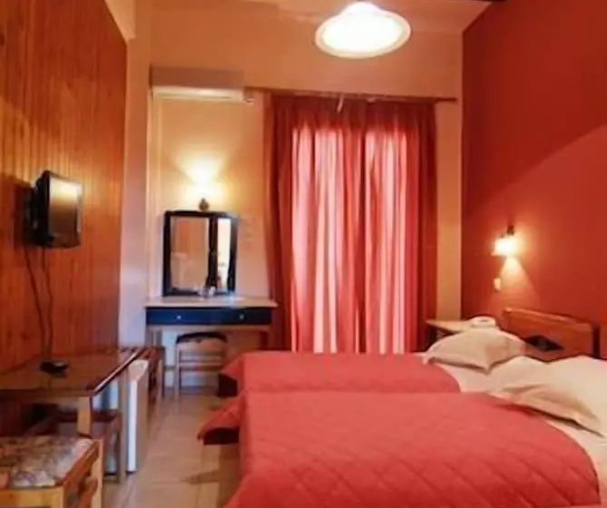 Chambre Triple Standard, Varonos