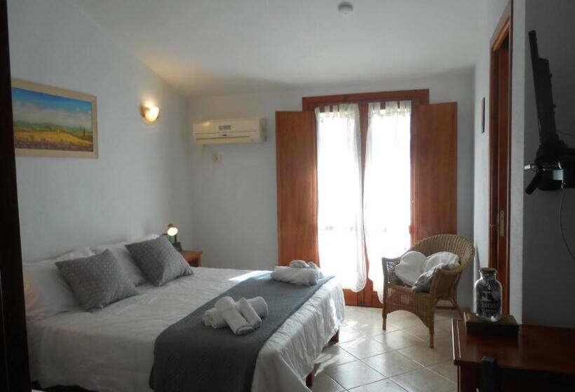 חדר סטנדרט לשלושה, Velasole