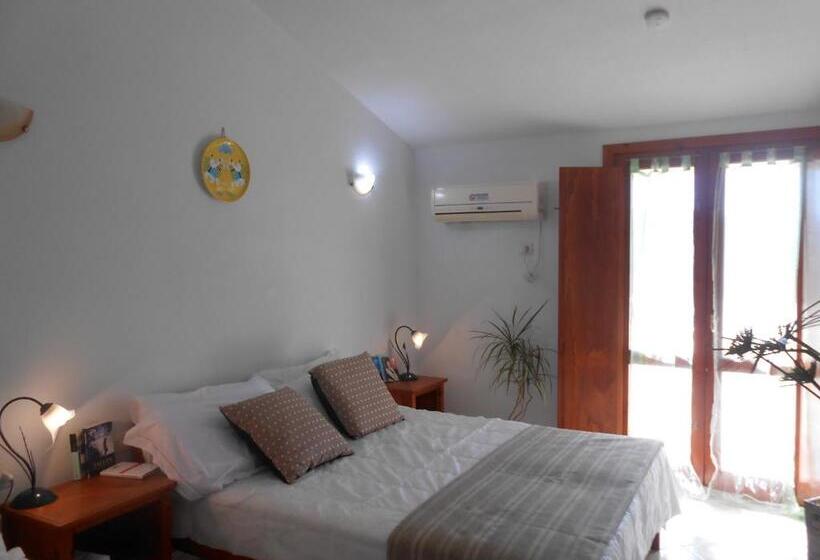 חדר סטנדרט לשלושה, Velasole