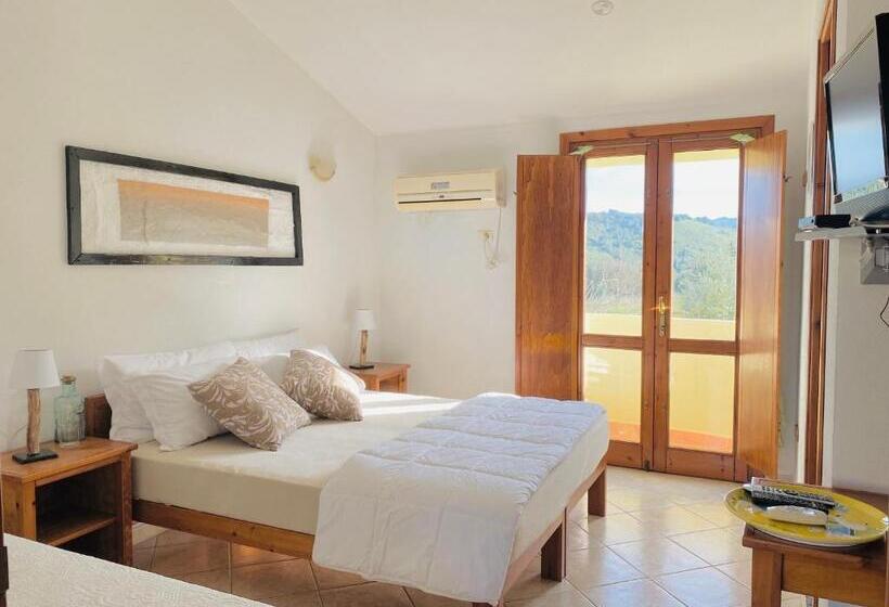 חדר סטנדרט לשלושה עם מרפסת, Velasole