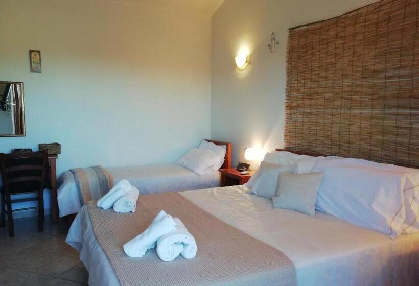 חדר סטנדרט לשלושה עם מרפסת, Velasole