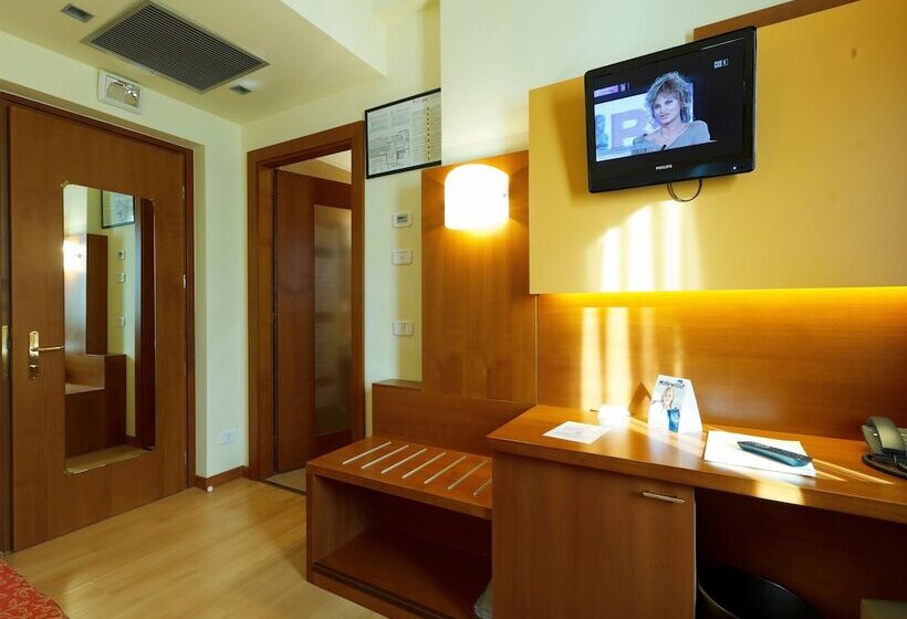 标准三人间, Villa Delle Rose   Malpensa